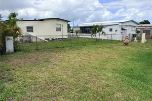 208 50th Ave Dr E, Bradenton, FL 34203 - Photo 5