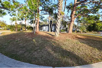 5667 Creekwood Drive, Sarasota, FL 34233 - Photo 3