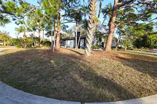5667 Creekwood Dr, Sarasota, FL 34233 - Photo 3