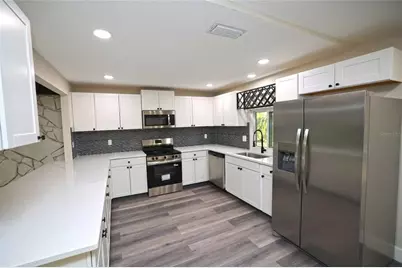 5667 Creekwood Drive, Sarasota, FL 34233 - Photo 5
