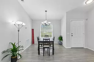 201 113th St E, Bradenton, FL 34212 - Photo 9
