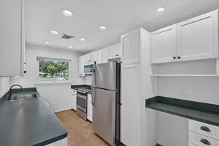 166 Circlewood Dr, Venice, FL 34293 - Photo 9