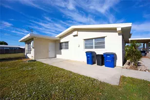 275 Lakeview Dr, North Fort Myers, FL 33917 - Photo 23