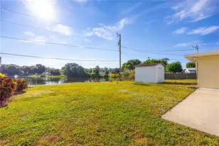 275 Lakeview Dr, North Fort Myers, FL 33917 - Photo 19