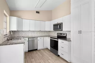 275 Lakeview Drive, North Fort Myers, FL 33917 - Photo 15