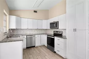275 Lakeview Dr, North Fort Myers, FL 33917 - Photo 15