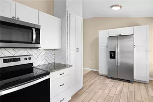 275 Lakeview Dr, North Fort Myers, FL 33917 - Photo 17
