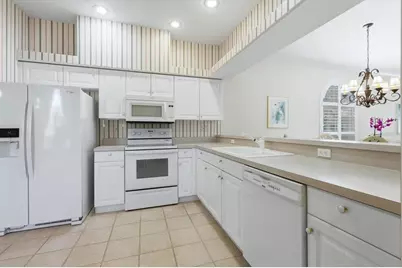 9402 Forest Hills Circle, Sarasota, FL 34238 - Photo 11