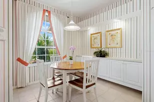 9402 Forest Hills Cir, Sarasota, FL 34238 - Photo 9