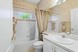 9402 Forest Hills Cir, Sarasota, FL 34238 - Photo 25