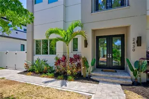 2430 Floyd St, Sarasota, FL 34239 - Photo 7