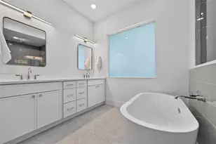 2430 Floyd St, Sarasota, FL 34239 - Photo 23
