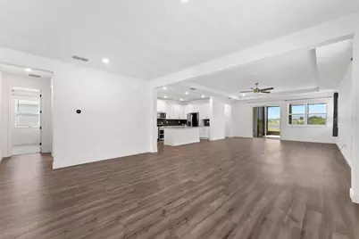 7322 34th Court E, Sarasota, FL 34243 - Photo 9