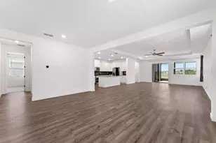 7322 34th Ct E, Sarasota, FL 34243 - Photo 9