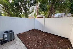 308 57th Ave Dr E, Bradenton, FL 34203 - Photo 9