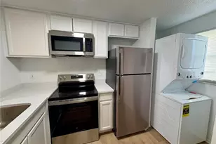 308 57th Ave Dr E, Bradenton, FL 34203 - Photo 5