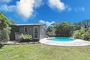 3217 Restful Ln, Sarasota, FL 34231 - Photo 3