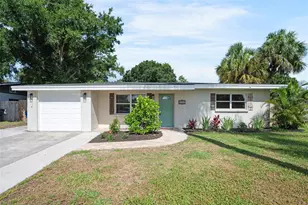 4200 Des Plaines Dr, Sarasota, FL 34233 - Photo 3