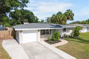 4200 Des Plaines Dr, Sarasota, FL 34233 - Photo 9