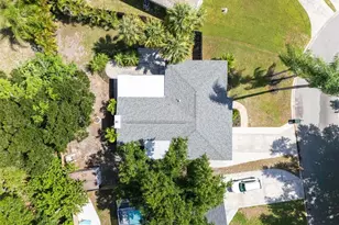 4200 Des Plaines Dr, Sarasota, FL 34233 - Photo 7