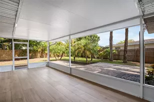 4200 Des Plaines Dr, Sarasota, FL 34233 - Photo 21