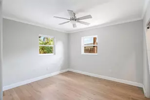 4200 Des Plaines Dr, Sarasota, FL 34233 - Photo 25