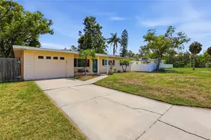 2627 Dueby St, Sarasota, FL 34231 - Photo 3