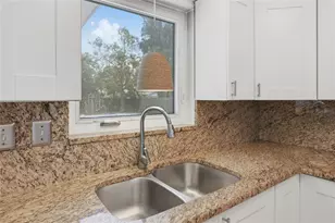 2627 Dueby St, Sarasota, FL 34231 - Photo 11