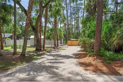 2810 Sarasota Golf Club Boulevard, Sarasota, FL 34240 - Photo 57