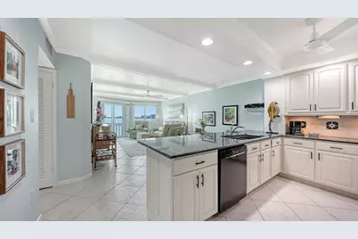 777 John Ringling Boulevard #24, Sarasota, FL 34236 - Photo 5