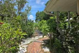 2515 16th Ave Dr E, Bradenton, FL 34208 - Photo 3