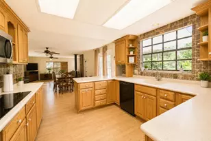 2515 16th Ave Dr E, Bradenton, FL 34208 - Photo 9