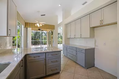 7159 Victoria Circle, University Park, FL 34201 - Photo 11
