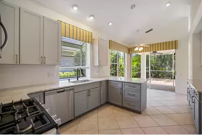 7159 Victoria Circle, University Park, FL 34201 - Photo 9