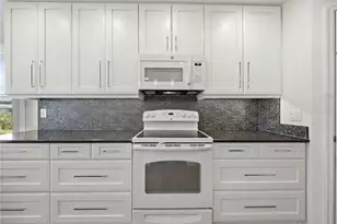4226 Kingsfield Dr, Parrish, FL 34219 - Photo 5