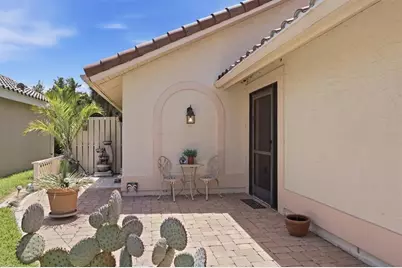 211 Carriage House Lane #211, Nokomis, FL 34275 - Photo 3