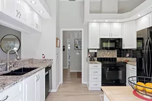 211 Carriage House Ln, Nokomis, FL 34275 - Photo 17