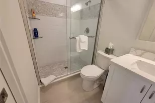 323 Madison Dr, Sarasota, FL 34236 - Photo 13