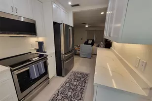 323 Madison Dr, Sarasota, FL 34236 - Photo 7