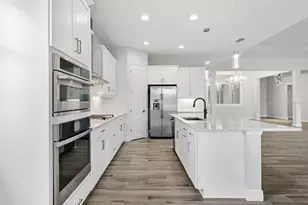 8282 Grande Shores Dr, Sarasota, FL 34240 - Photo 25