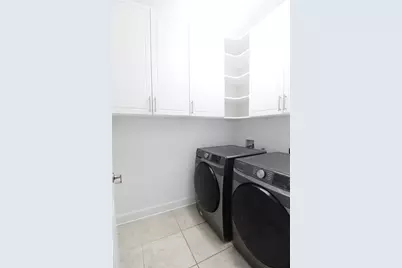 8424 Nandina Drive, Sarasota, FL 34240 - Photo 9
