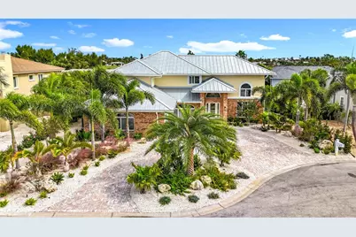 620 North Point Drive, Holmes Beach, FL 34217 - Photo 11
