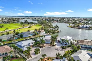 620 North Point Dr, Holmes Beach, FL 34217 - Photo 9
