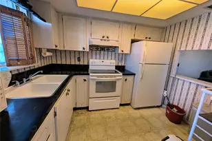 3714 Lake Bayshore Dr, Bradenton, FL 34205 - Photo 5