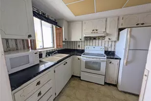 3714 Lake Bayshore Dr, Bradenton, FL 34205 - Photo 3