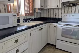 3714 Lake Bayshore Dr, Bradenton, FL 34205 - Photo 5