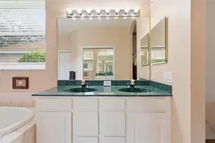 835 Cedarcrest Ct, Sarasota, FL 34232 - Photo 19