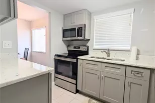 2008 Canal Dr, Bradenton, FL 34207 - Photo 3