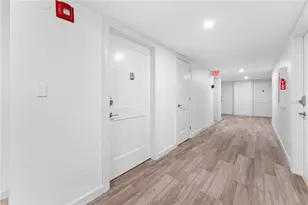 1700 Benjamin Franklin Dr, Sarasota, FL 34236 - Photo 23
