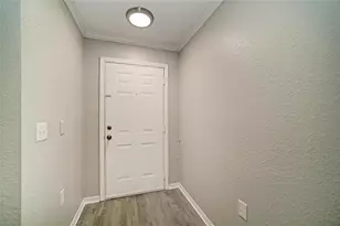 8932 Manor Loop, Bradenton, FL 34202 - Photo 5